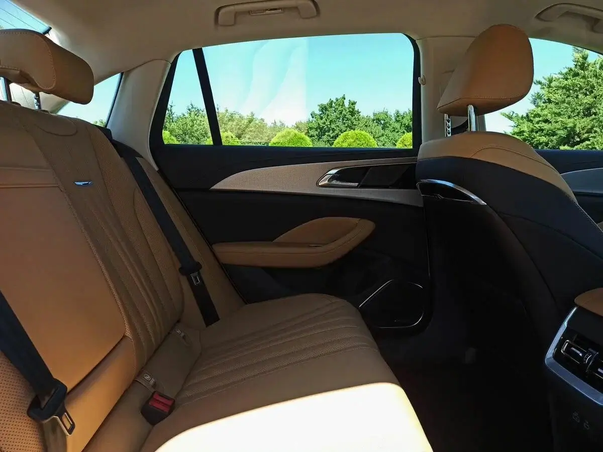 Арендовать Hongqi H5 Арендовать Hongqi H5